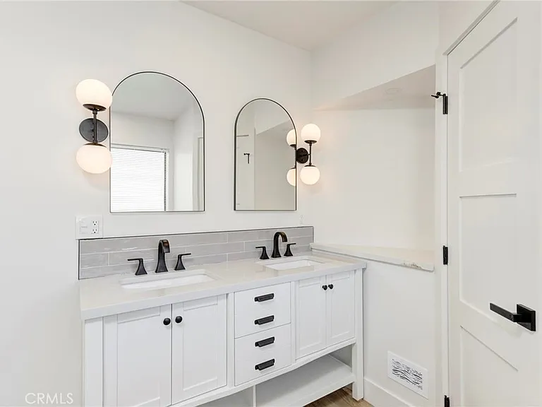 1090 Loma Dr — Photo 20