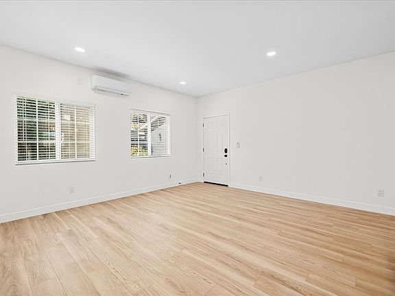 5th image of 3884 Alsace Ave