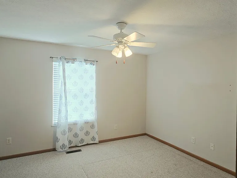 7223 Normanton Dr — Photo 26