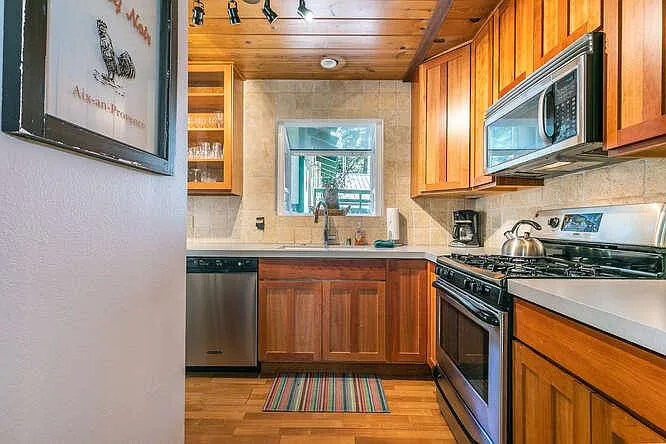 1739 Cedar Crest Ave — Photo 4