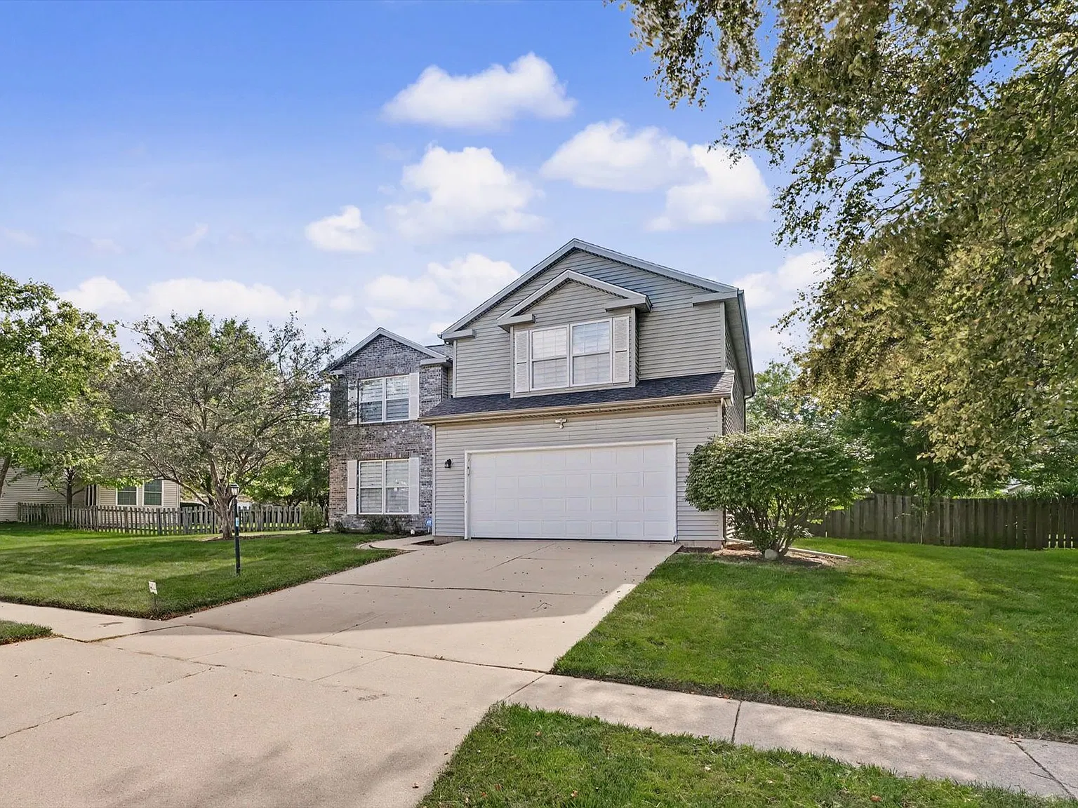 4 bed, 2.5 bath, 2291 sqft, $2,800 — Photo 4