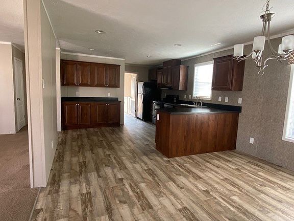 4th image of 10 Sweetwater Way #243
