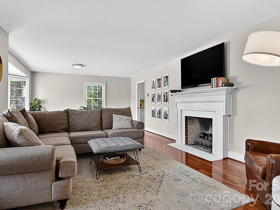 3rd image of 601 Pennell St NE