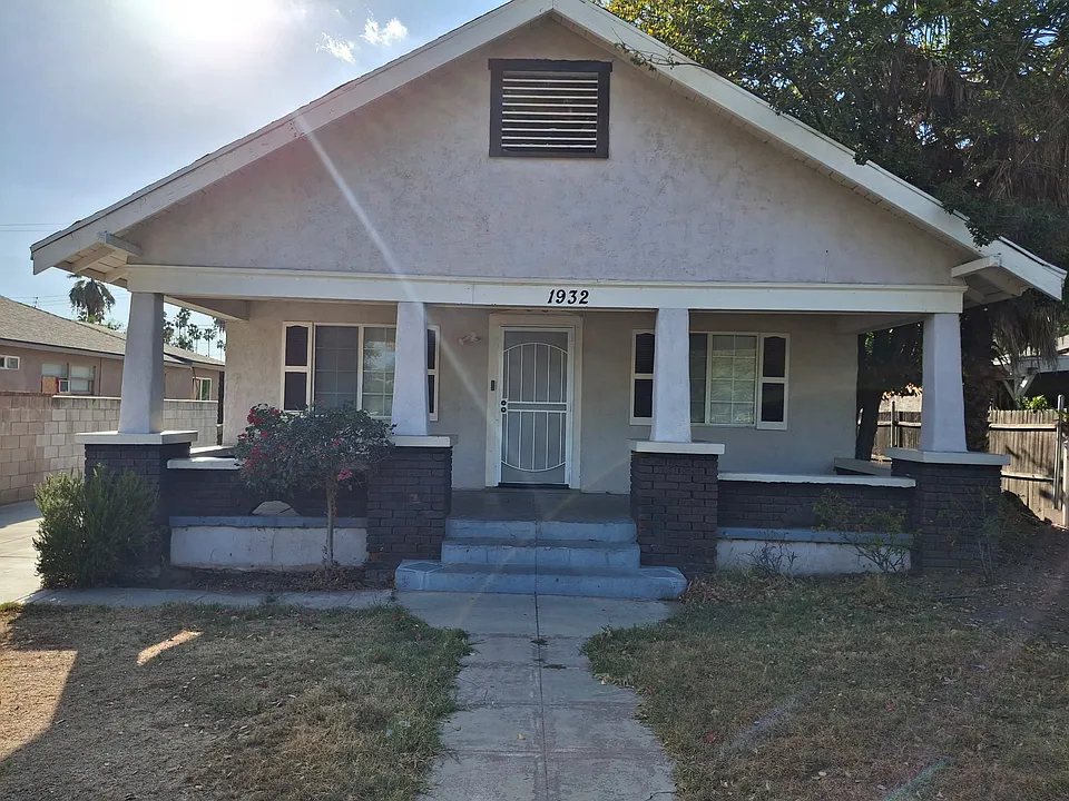 1932 N Mountain View Ave