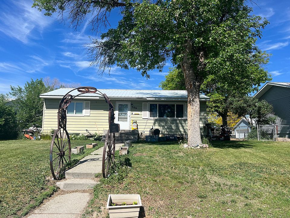1st image of 506 N 16th St E