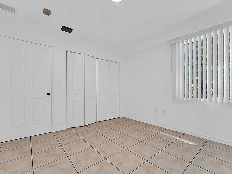 520 SW 5th St — Photo 15