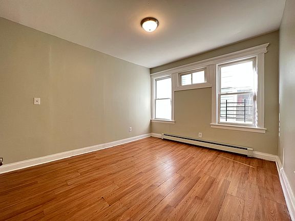 4th image of 18 Clifford St #2