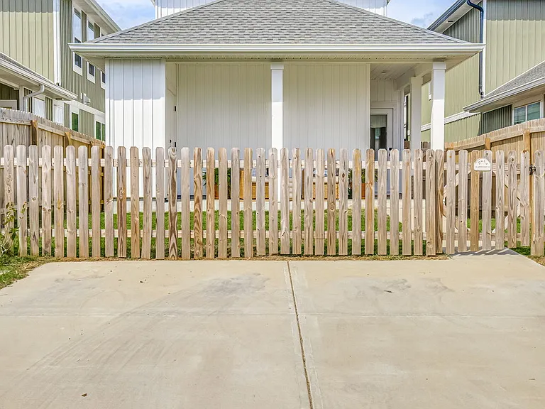 913 W Jackson St — Photo 51