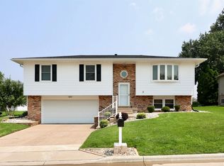 2511 Emerald Dr, Davenport, IA 52804