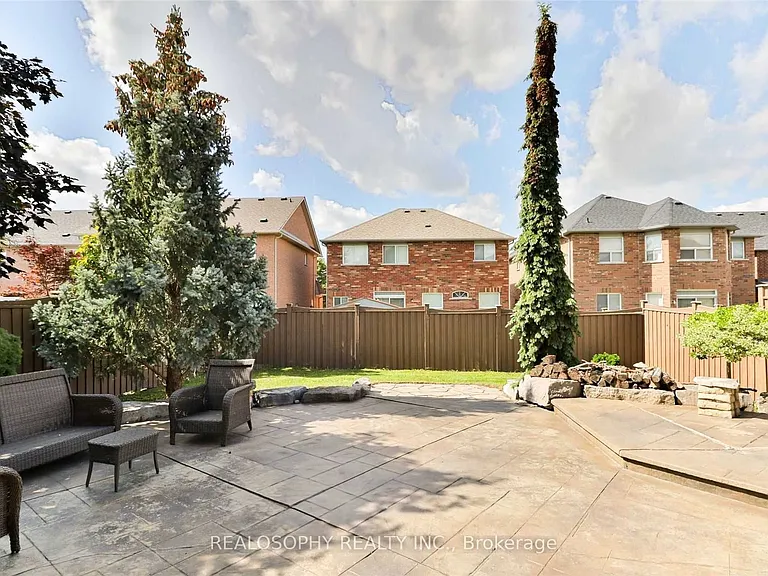 284 Bilbrough St — Photo 29
