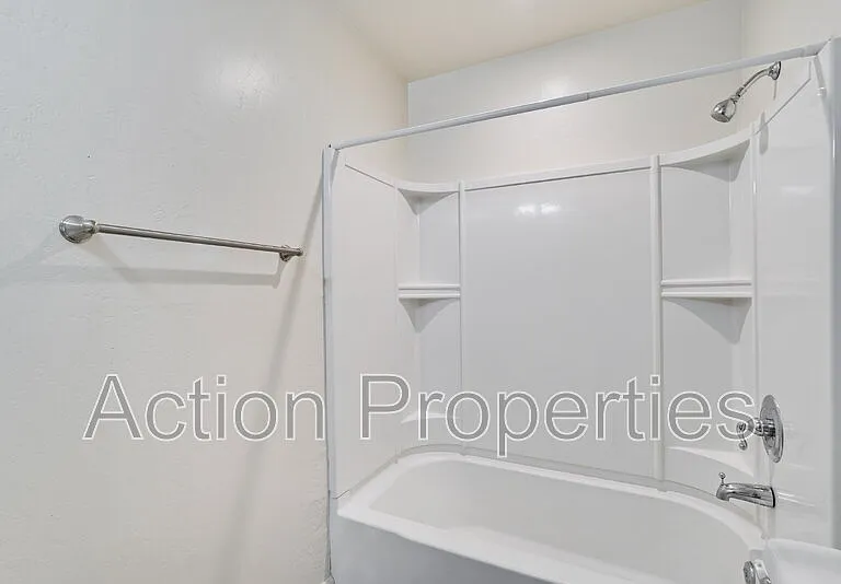 1084 Wentworth St #4 — Photo 29