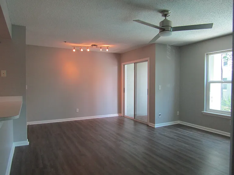 607 S Albany Ave #12 — Photo 5