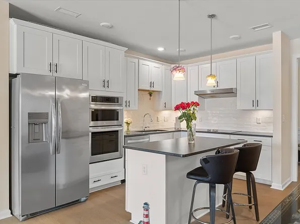 1 Peters Farm Way #411, Westborough, MA 01581