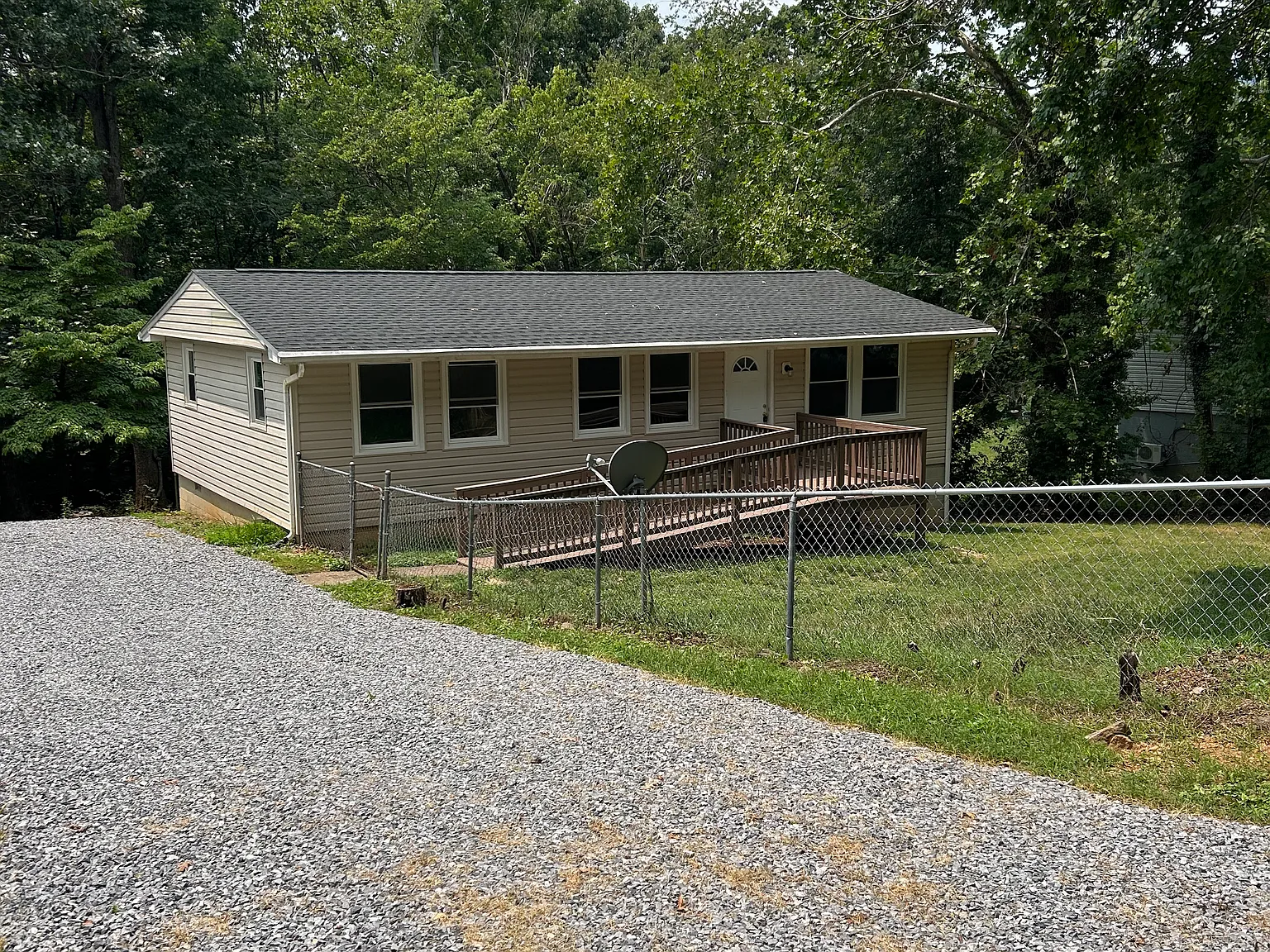 3 bed, 966 sqft, $2,300 — Photo 3