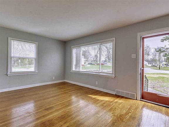 3rd image of 10000 Eastbrook Dr