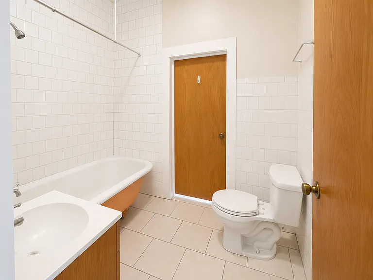 1402 NW 6th Pl — Photo 5