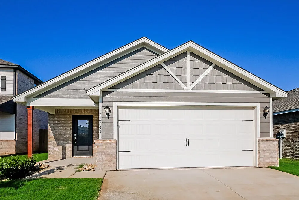 3 bed, 2.0 bath, 1642 sqft, $1,815 — Photo 1
