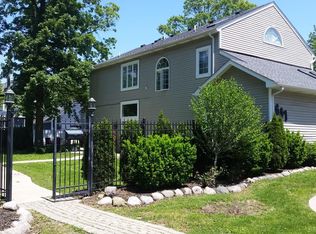 647 E Forteen Mile Rd, Birmingham, MI 48009