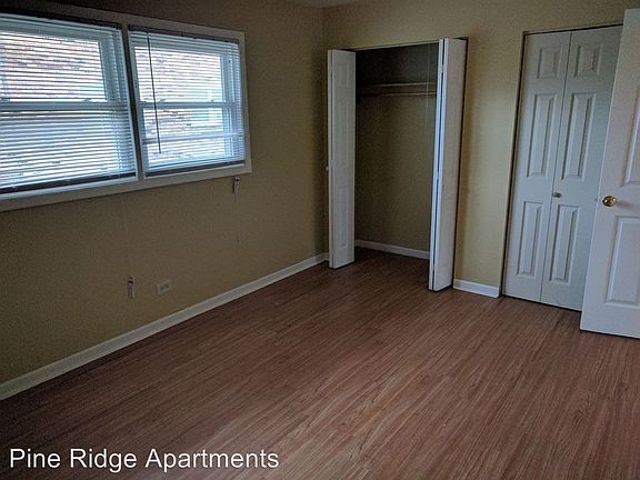5th image of 1016 Parkwood Dr APT 2W