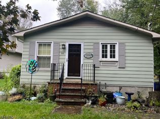 44 Manor Rd, Denville, NJ 07834