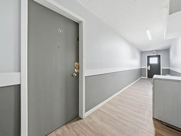 27 Vaughn St — Photo 34