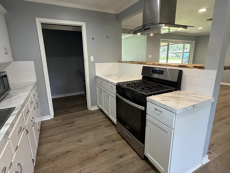 2807 W Chicago Ave — Photo 5