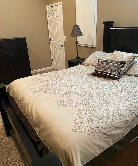 Lower Level Apartment with Queen Sized Bed and Walk In Closet