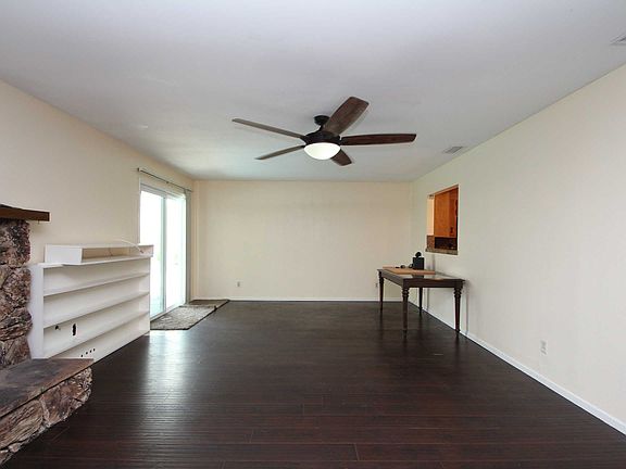 5th image of 42143 Mayberry Ave
