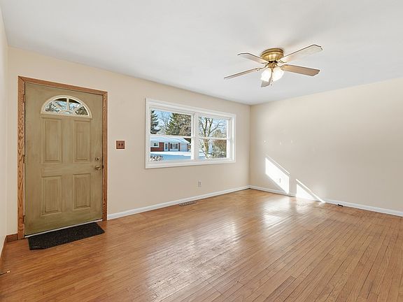 2nd image of 98 Tamarac Dr
