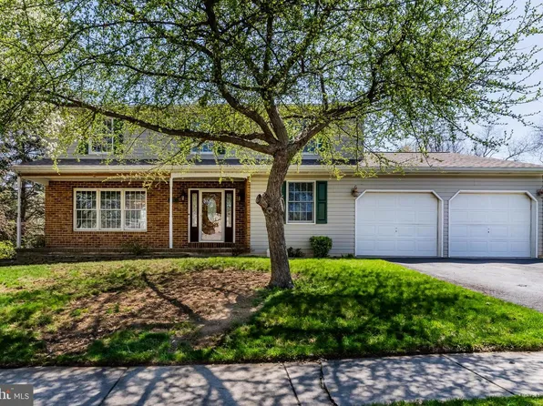 914 Maplewood Ln, Enola, PA 17025