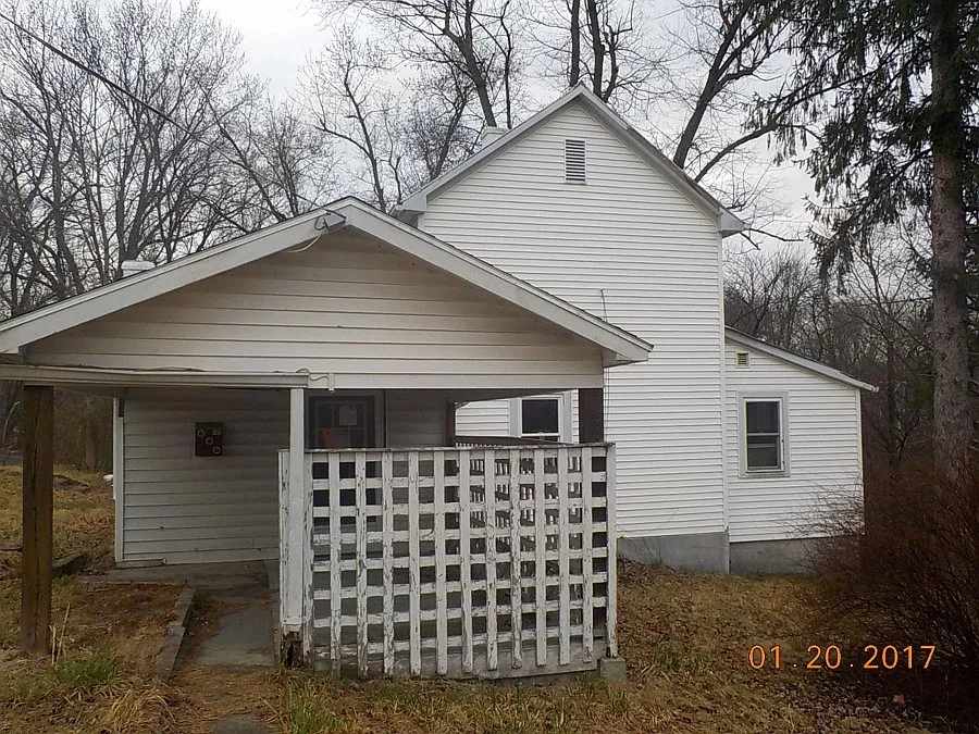 415 Harmison Ln photo 1