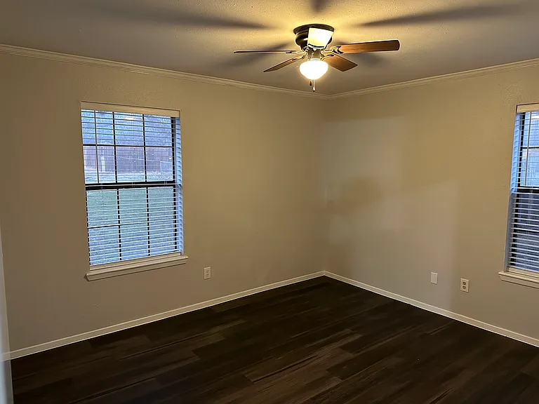 406 E Hunt St — Photo 11