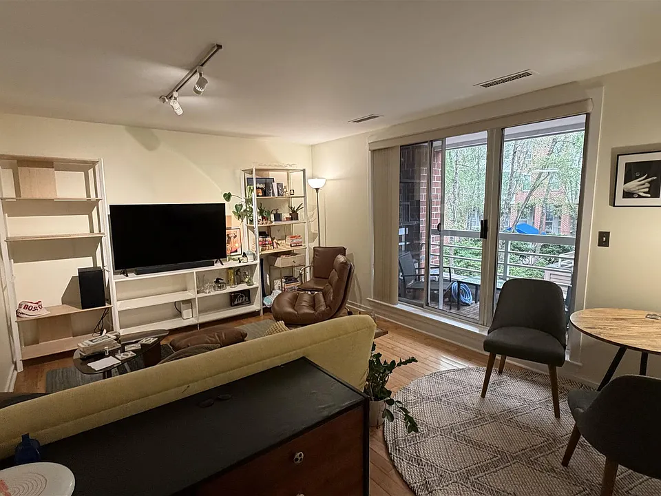 2 Chestnut St #21