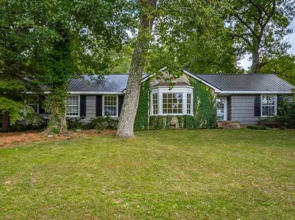 304 Dawn St, Signal Mountain, TN 37377