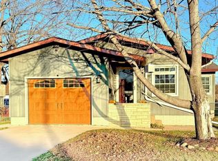 218 N Maple St, Monticello, IA 52310