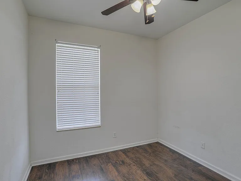 4977 Pall Mall St W — Photo 23