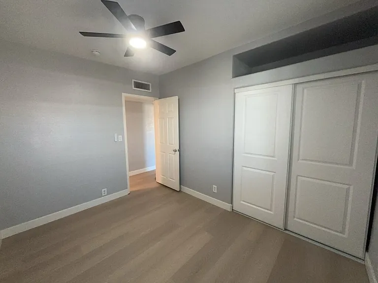 2400 S 15th St #1 — Photo 8