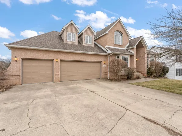 231 Shorewood Dr, Valparaiso, IN 46385