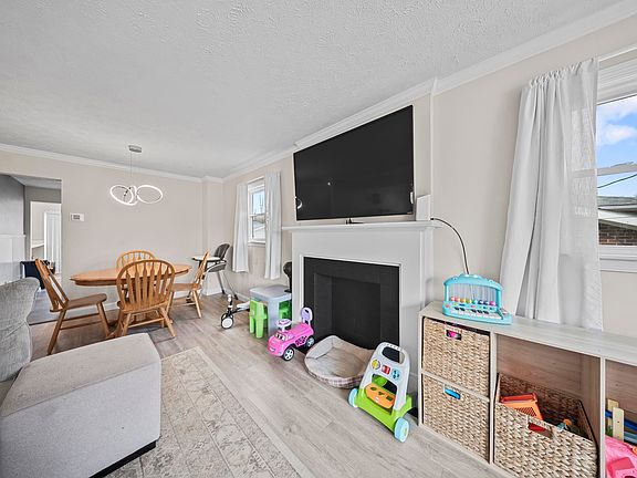 4th image of 828 N Norwood Rd