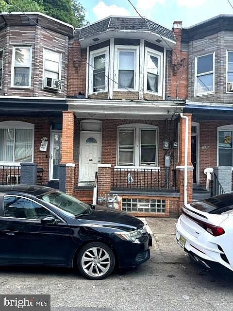 2nd image of 1252 Chase St