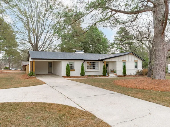752 N Willow St, Angier, NC 27501