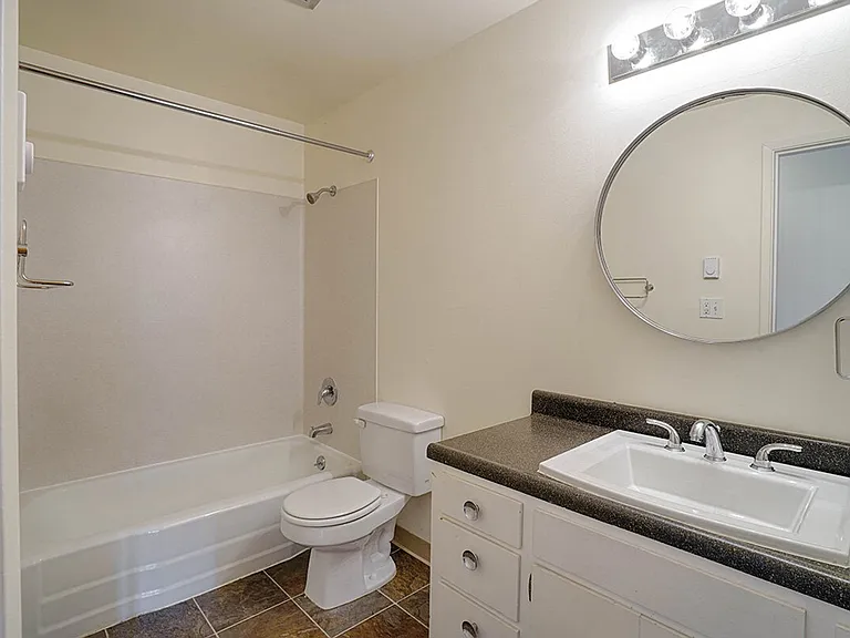 Dolores Manor Apartments — Photo 10