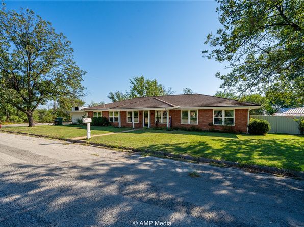 201 Palestine St, Coleman, TX 76834