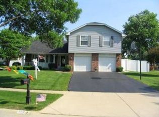 773 Michigan Ln, Elk Grove Village, IL 60007