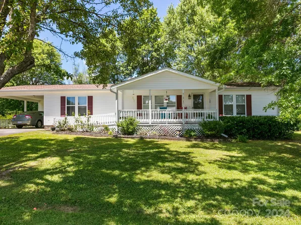 109 Riverwind Dr, Hendersonville, NC 28739