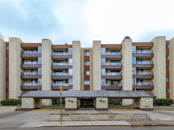 1745 Leighton Rd #209, Victoria, BC V8R 6R6