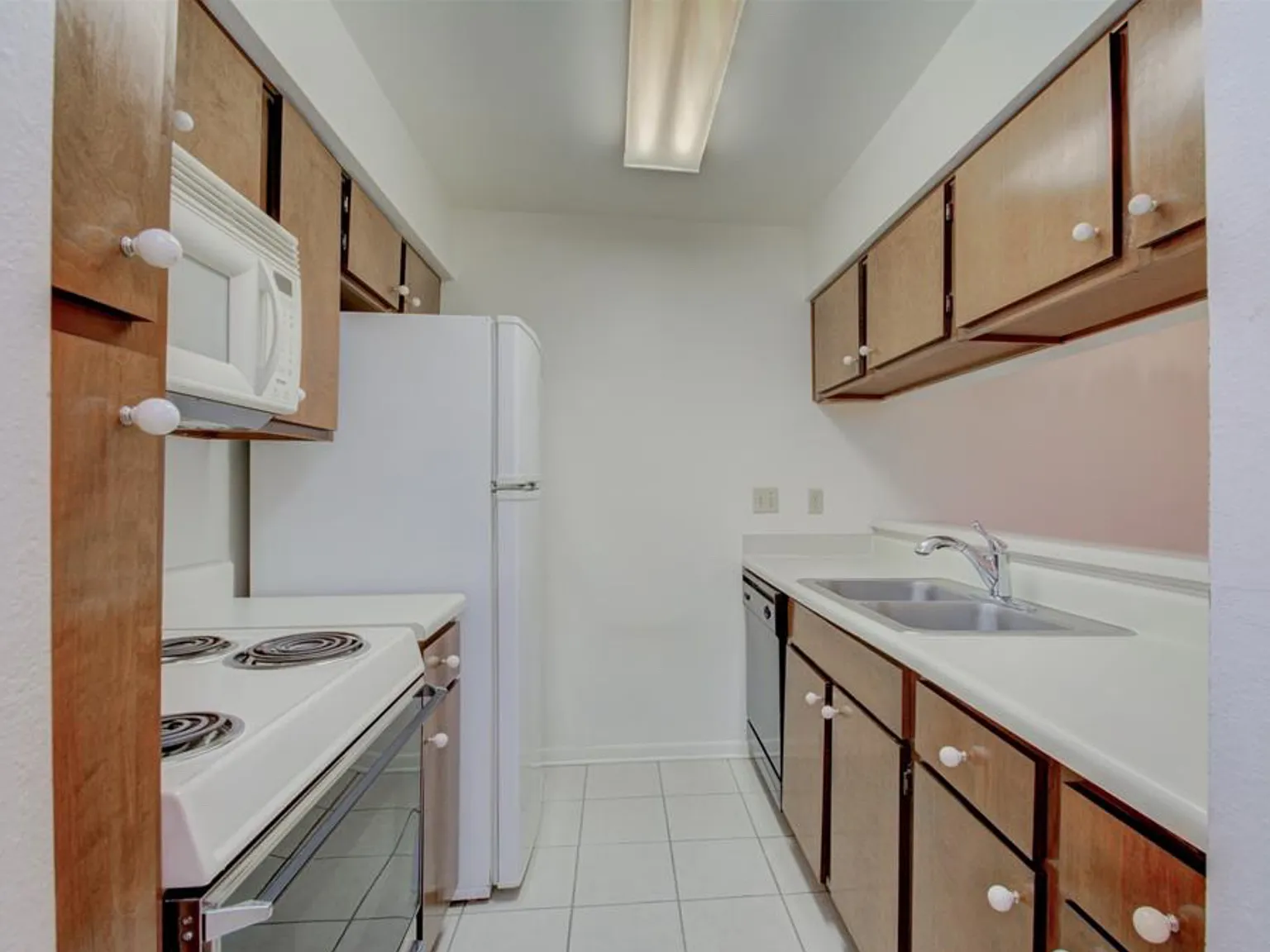 1 bed, 780 sqft, $1,350 — Photo 3
