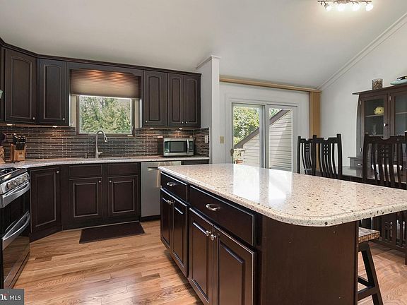 5th image of 108 Arundel Ave