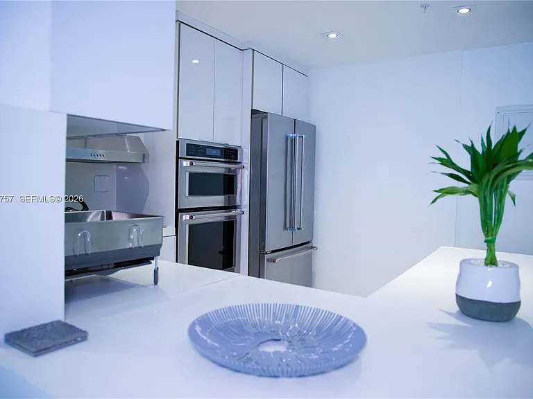 5601 Collins Ave #1614 — Photo 7