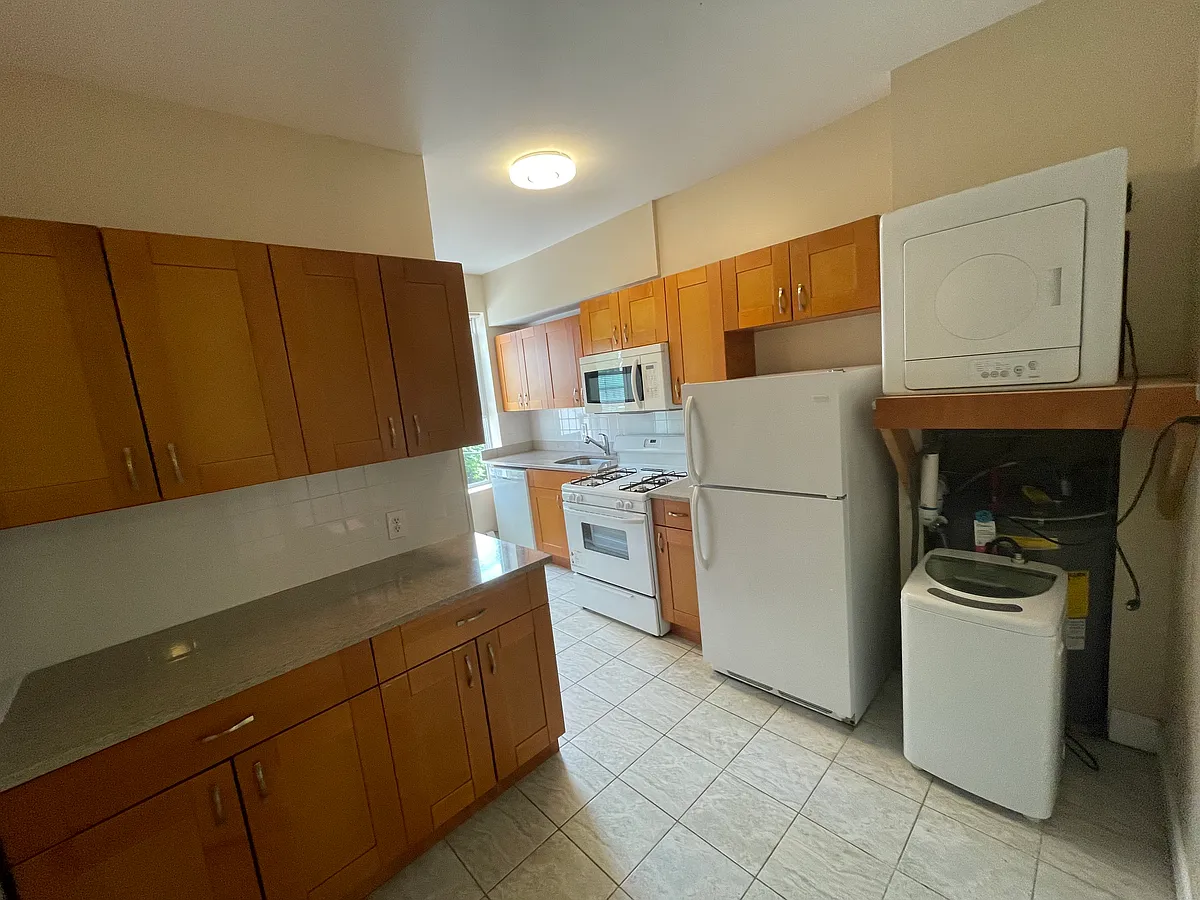 Building Photo - 309 3rd St #3R